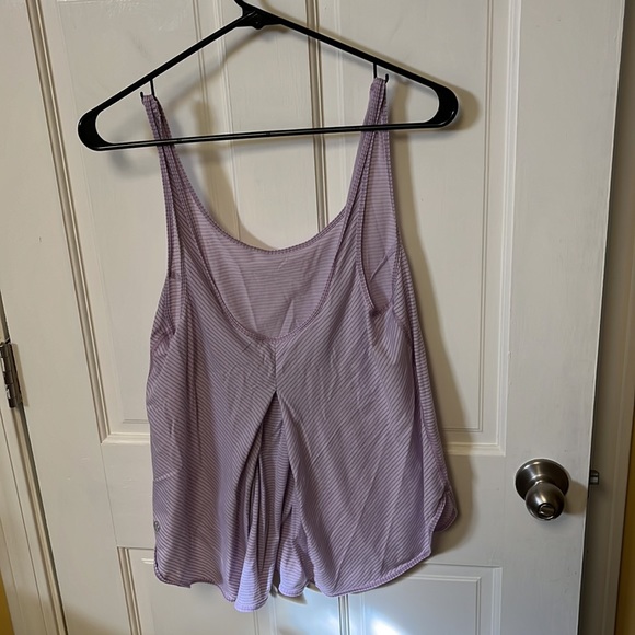 Lululemon tank sz 6? - Picture 2 of 3
